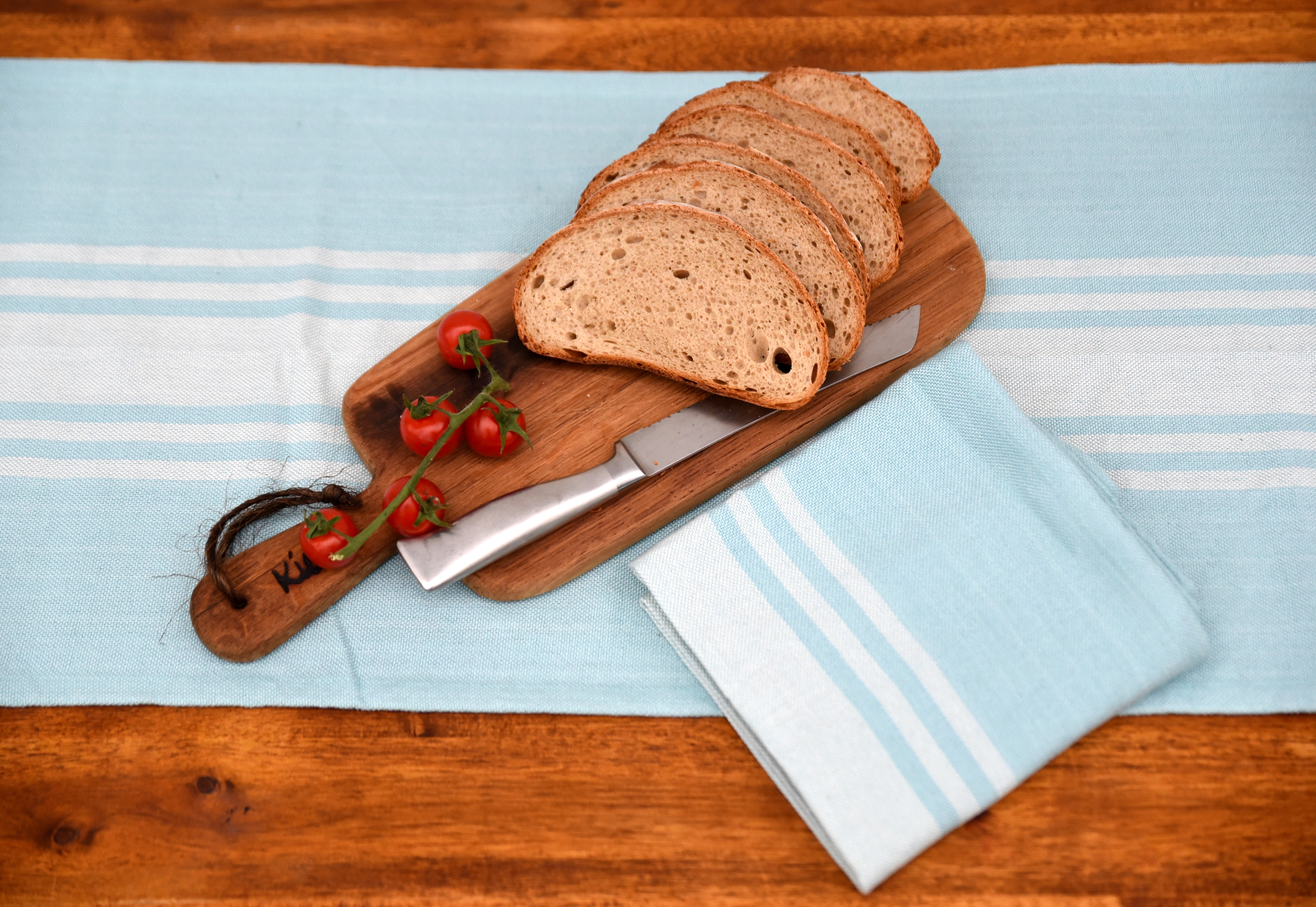 Eierschalenblauer Tischläufer mit französischem Streifen